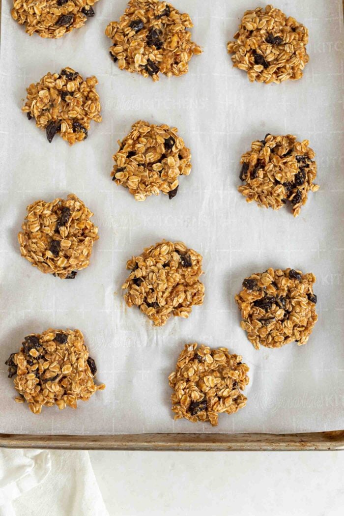 Raw cookies on a baking tray.